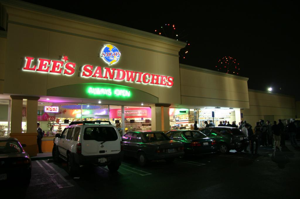 lee*s sandwiches always open