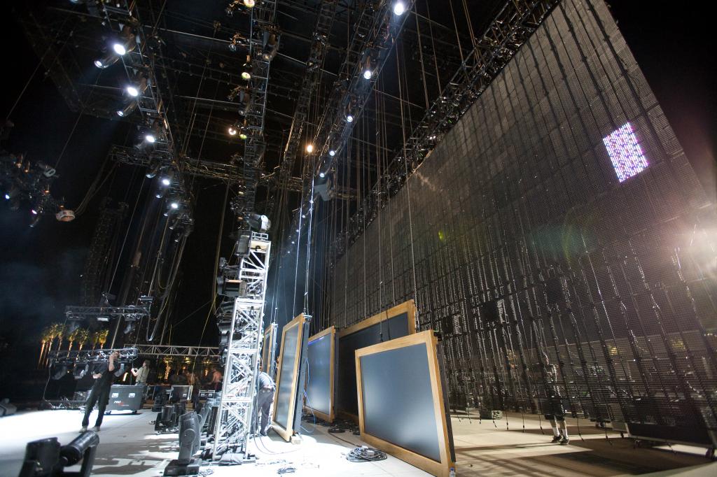lighting on main stage